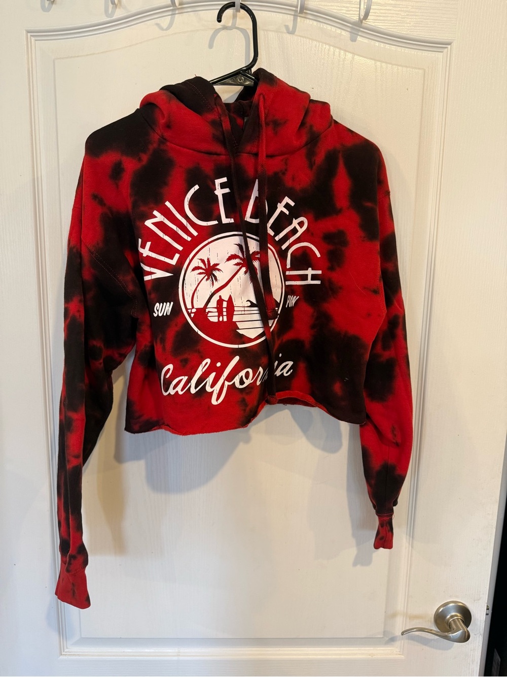 red and black tie-dye Venice Beach California cropped pullover hoodie medium